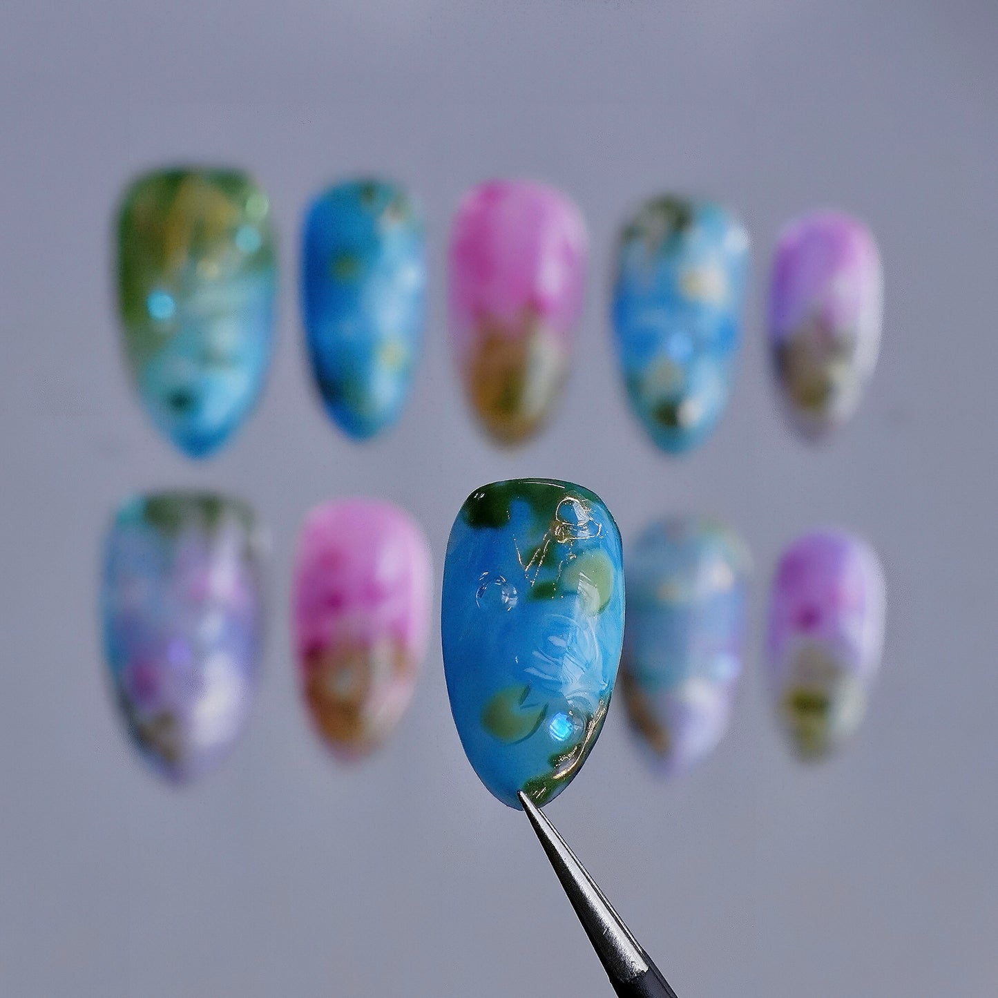 YUMMICLAWS Press on nails Giverny Glow short almond