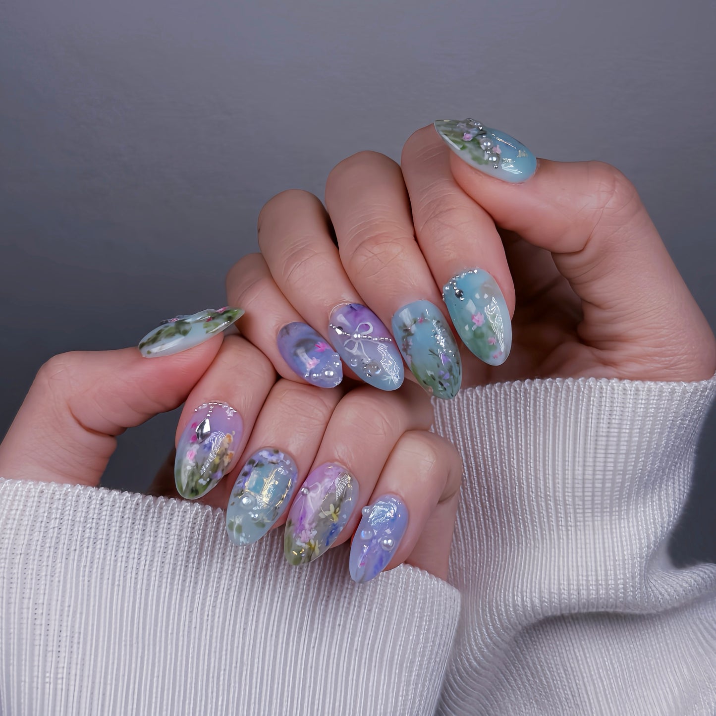 YUMMICLAWS Press on nails Dreamscape short almond