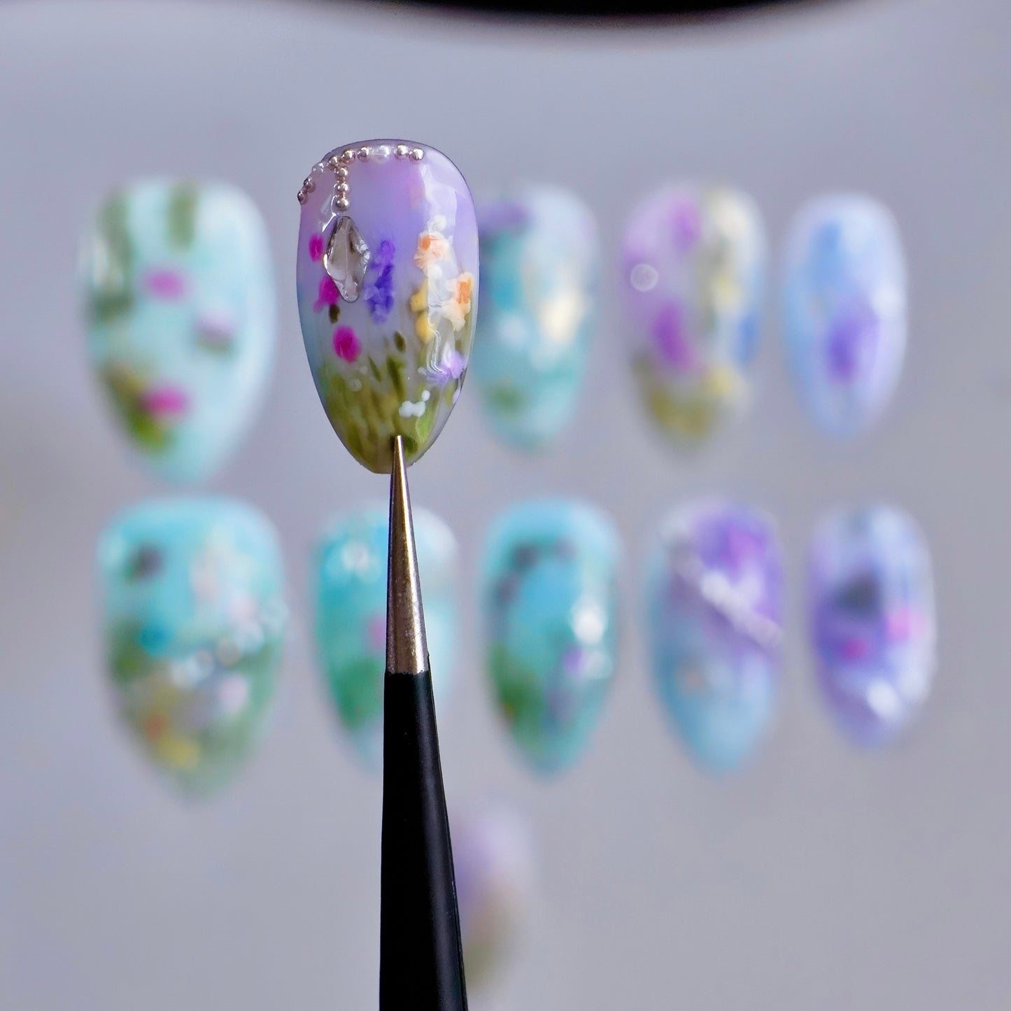 YUMMICLAWS Press on nails Dreamscape short almond