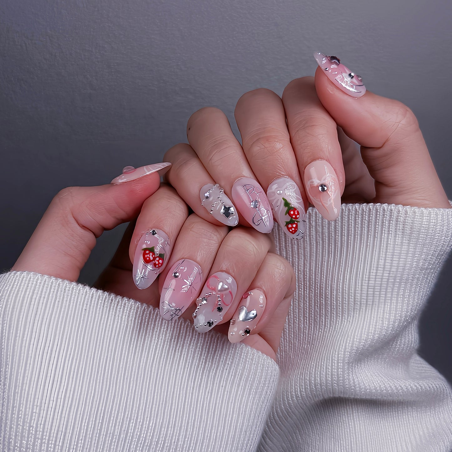 YUMMICLAWS Press on nails Strawberry Parfait short almond