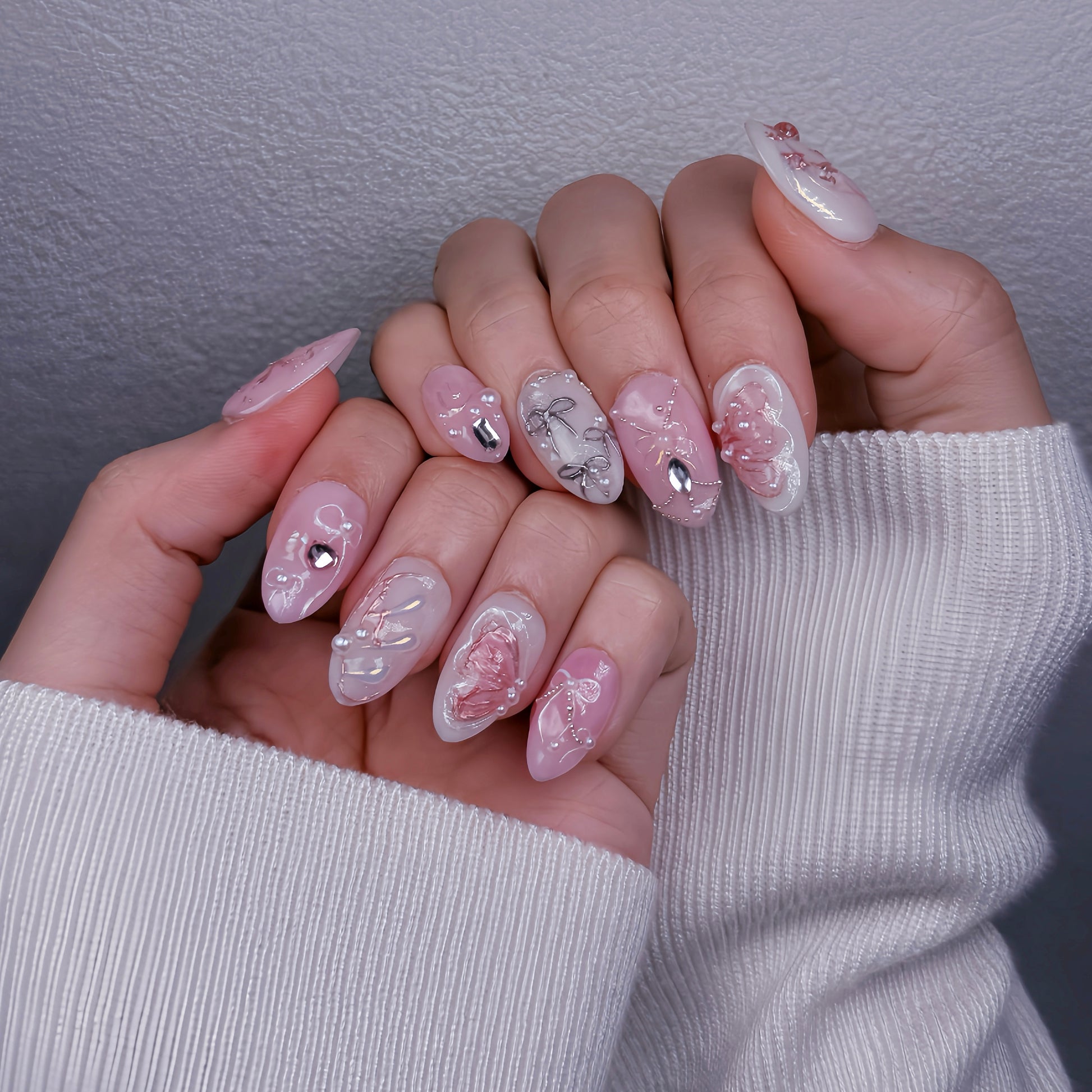 YUMMICLAWS Press on nails Dreamy Doodles short almond